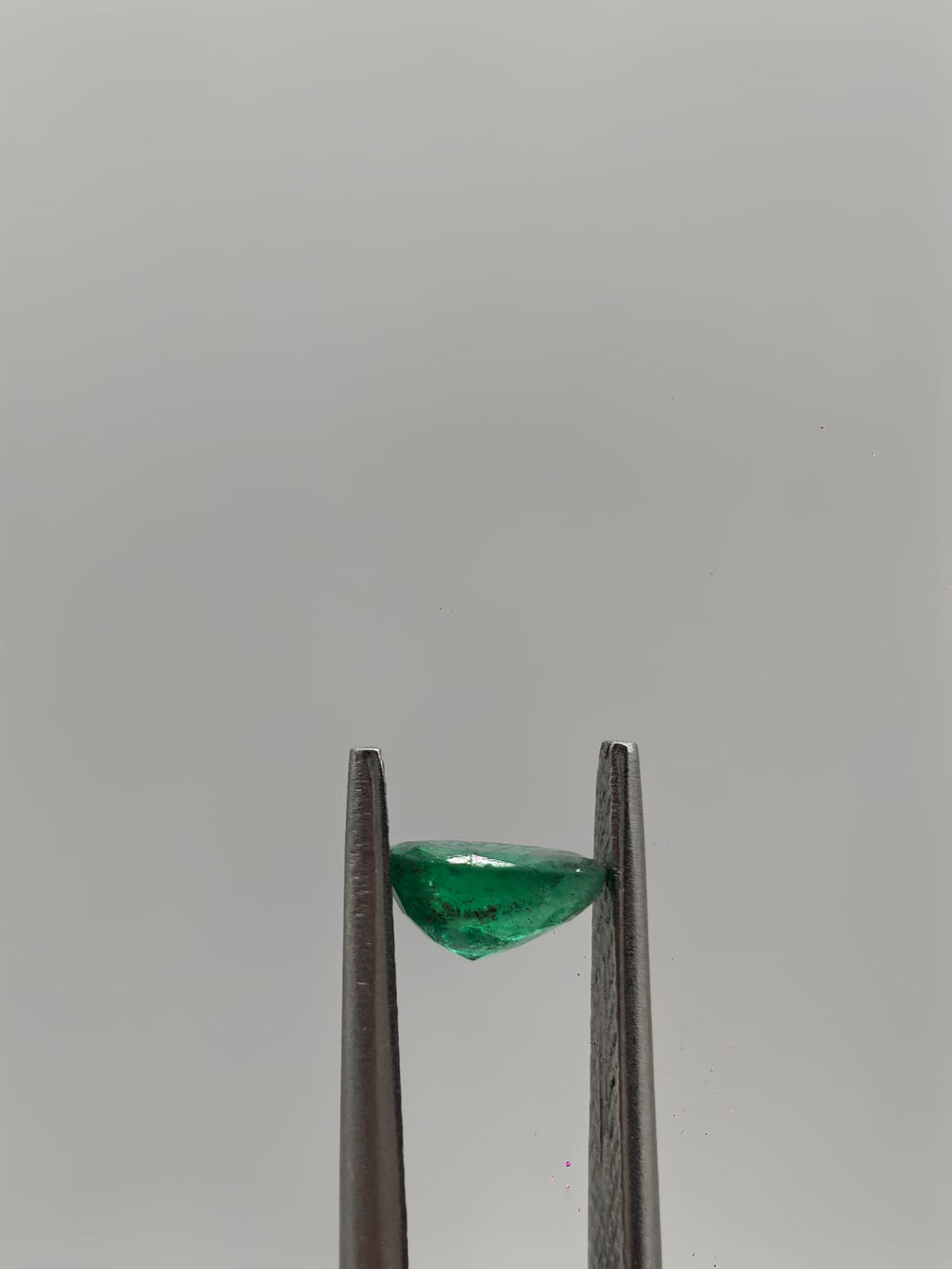 Esmeralda colombiana ovalada de 0.48ct