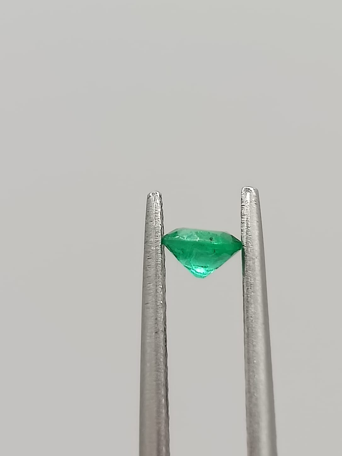 Esmeralda colombiana circular de 0.22ct