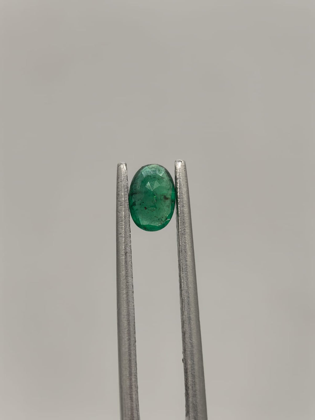 Esmeralda colombiana ovalada de 0.32ct