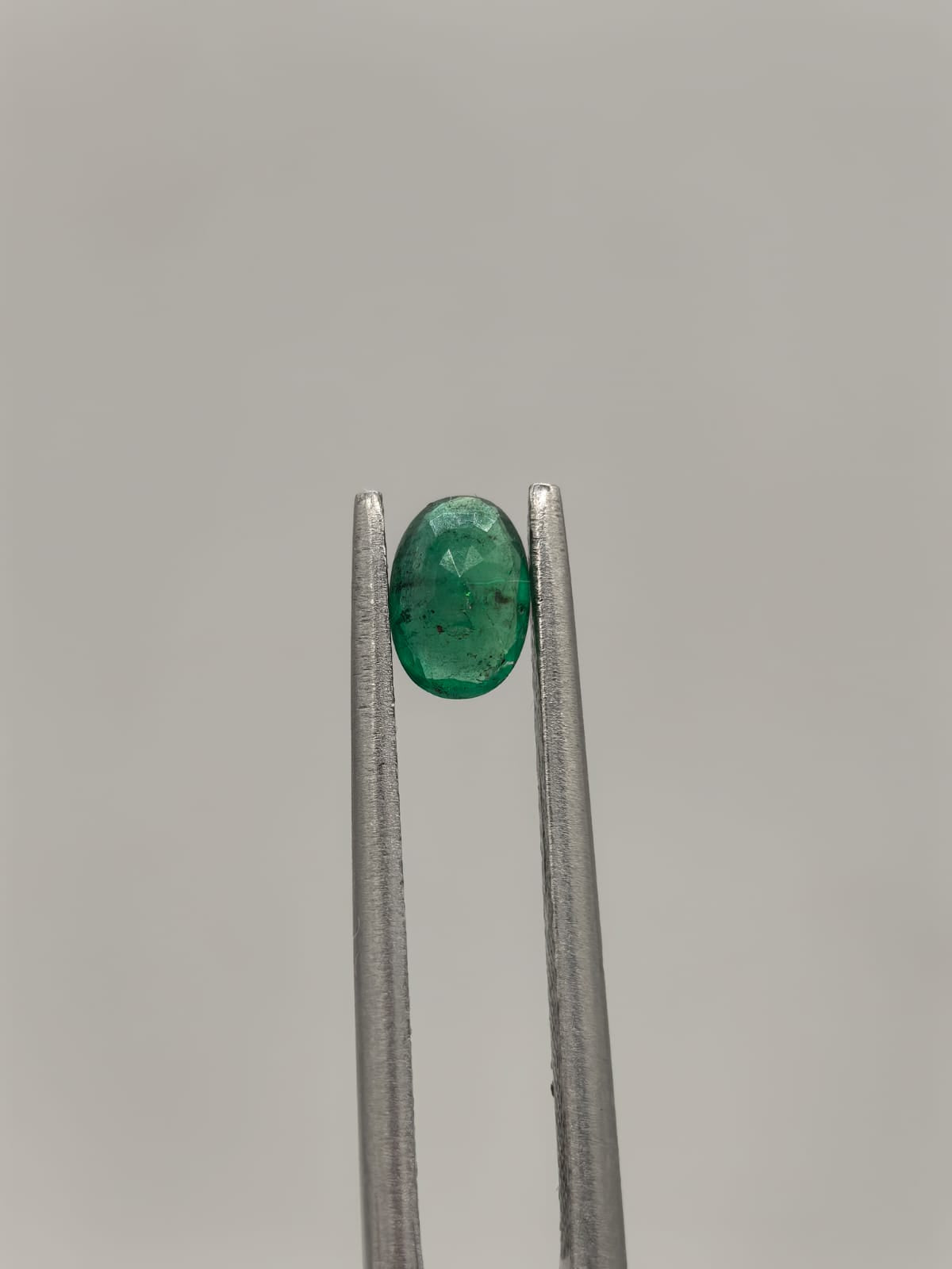 Esmeralda colombiana ovalada de 0.32ct