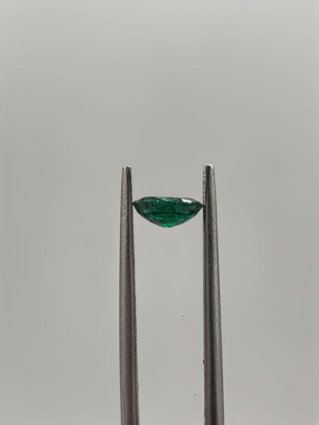 Esmeralda colombiana ovalada de 0.35ct