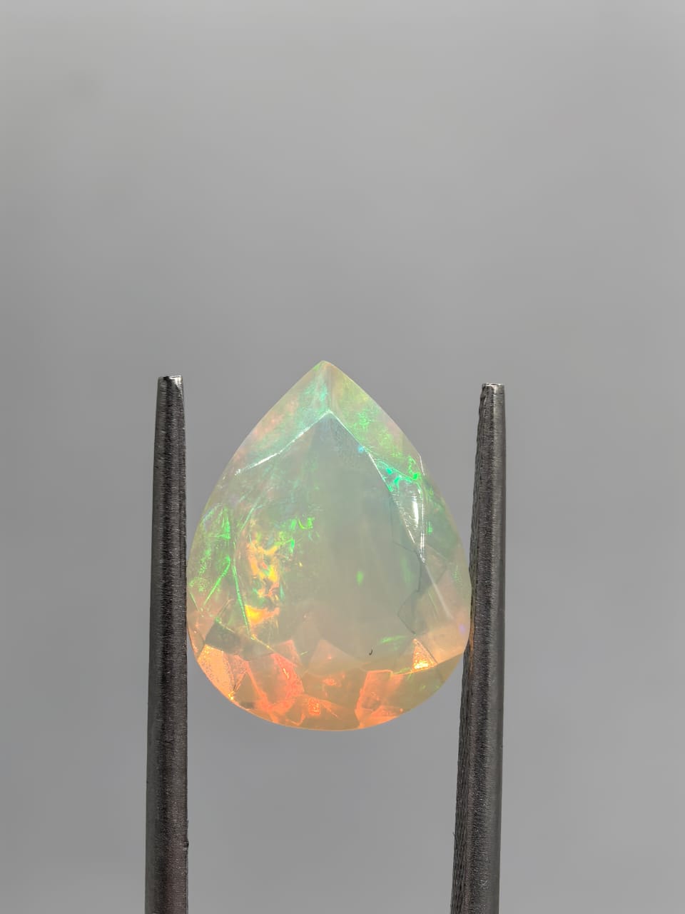 Ópalo forma de gota de 3.20ct