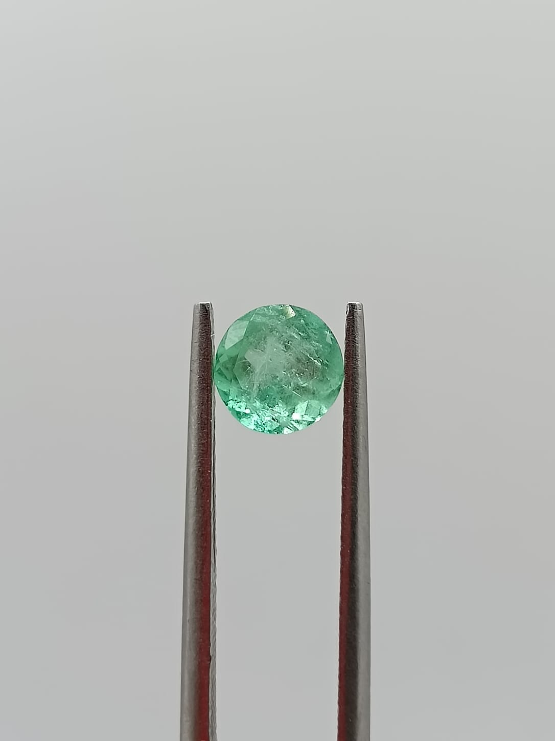 Esmeralda colombiana circular de 0.81ct