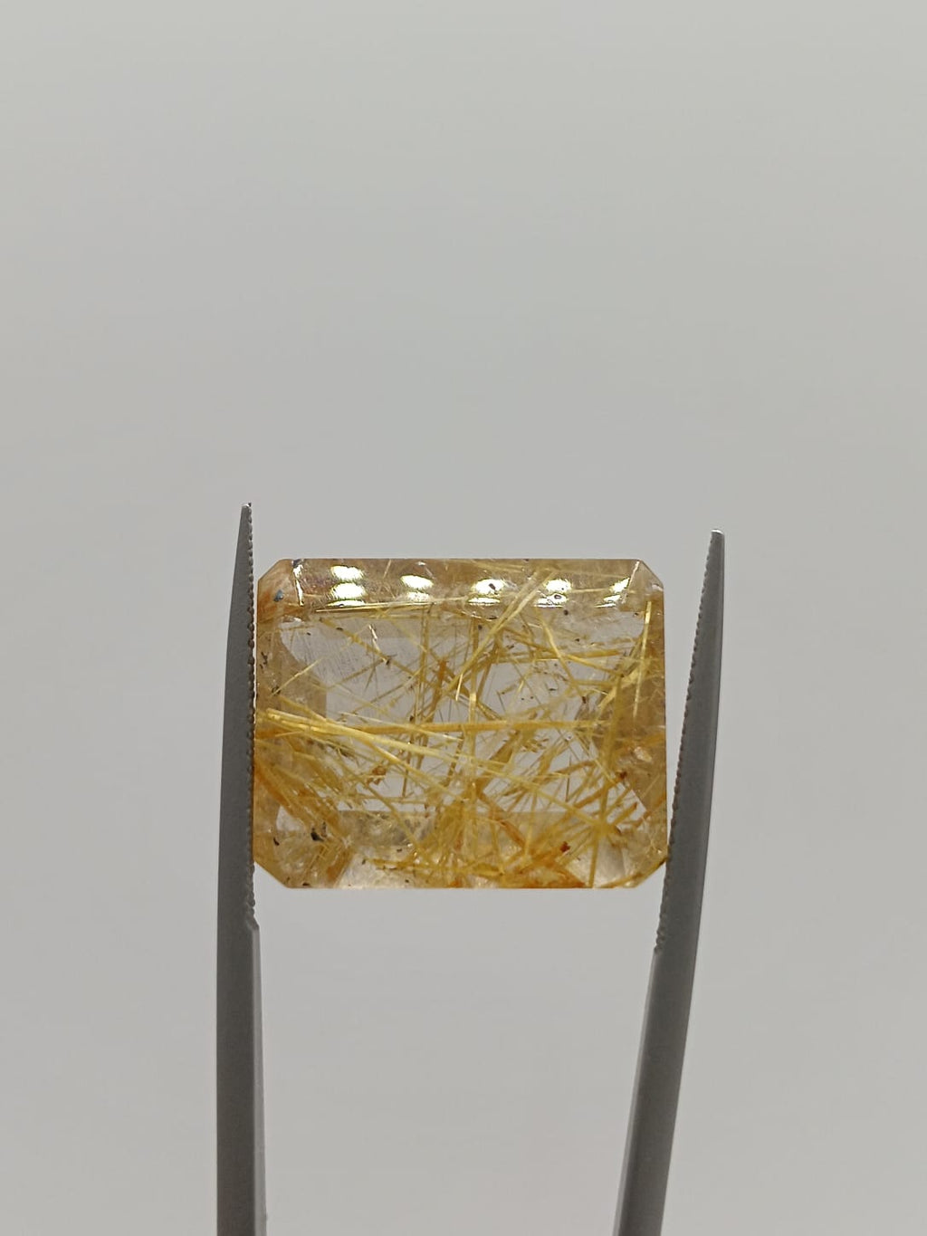 Cuarzo rutilado rectangular de 24.60ct