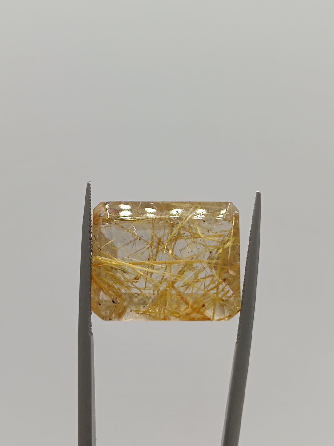 Cuarzo rutilado rectangular de 24.60ct