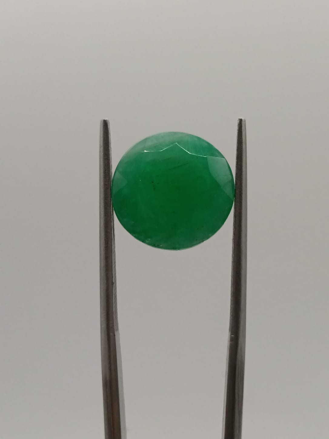 Esmeralda brasileña circular de 5.83ct