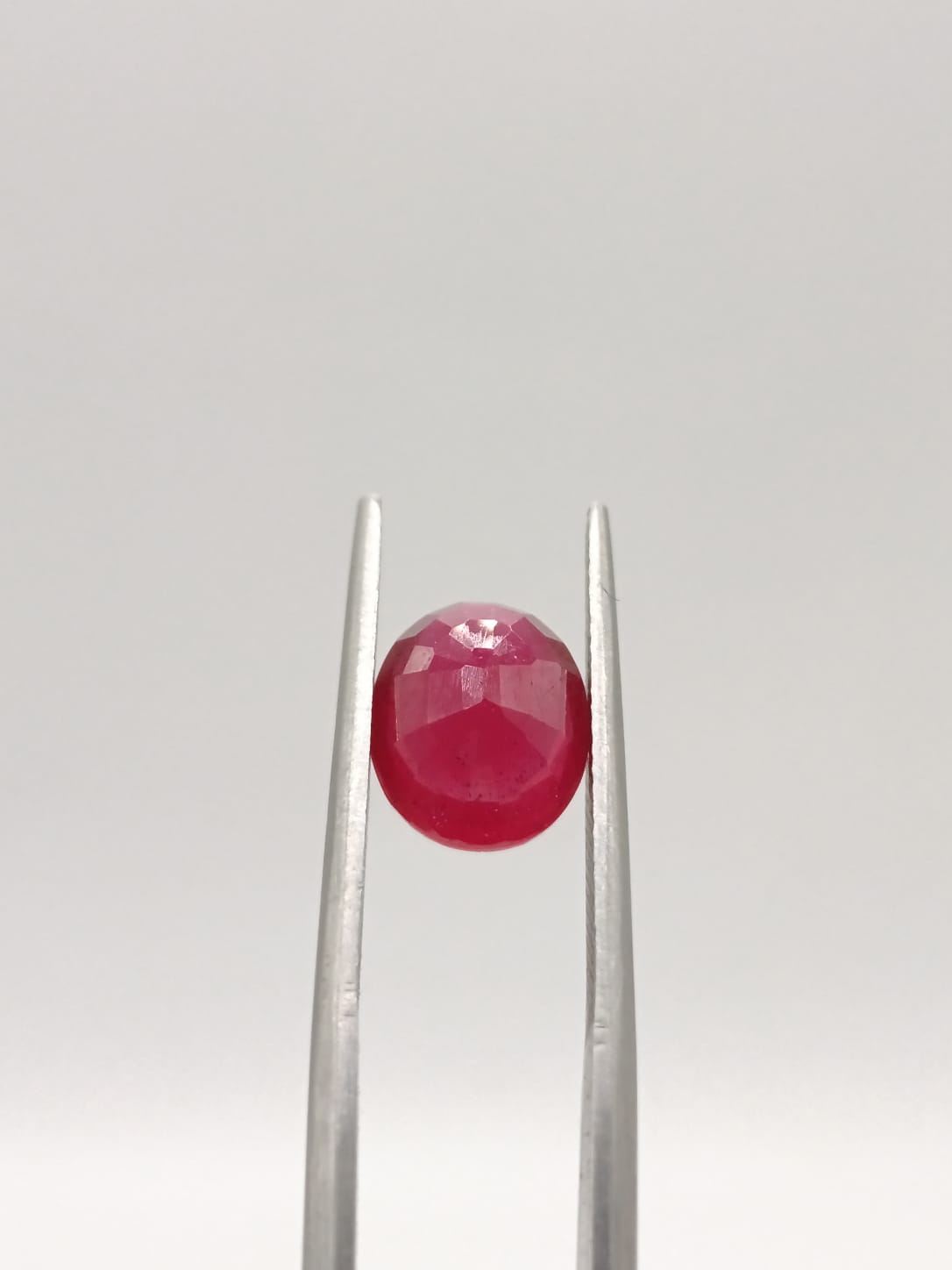 Rubí ovalado de 3.66ct