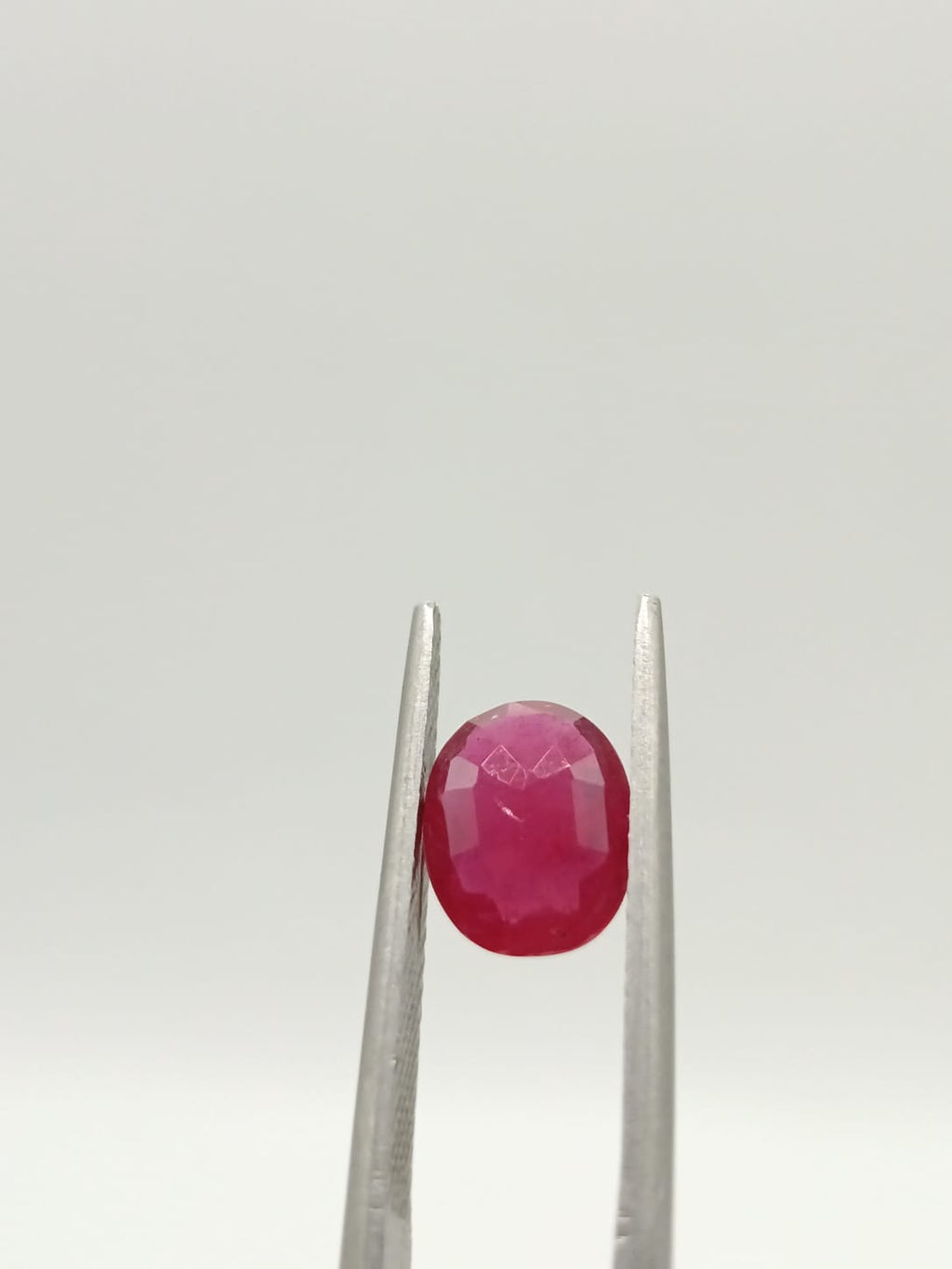 Rubí ovalado de 1.75ct