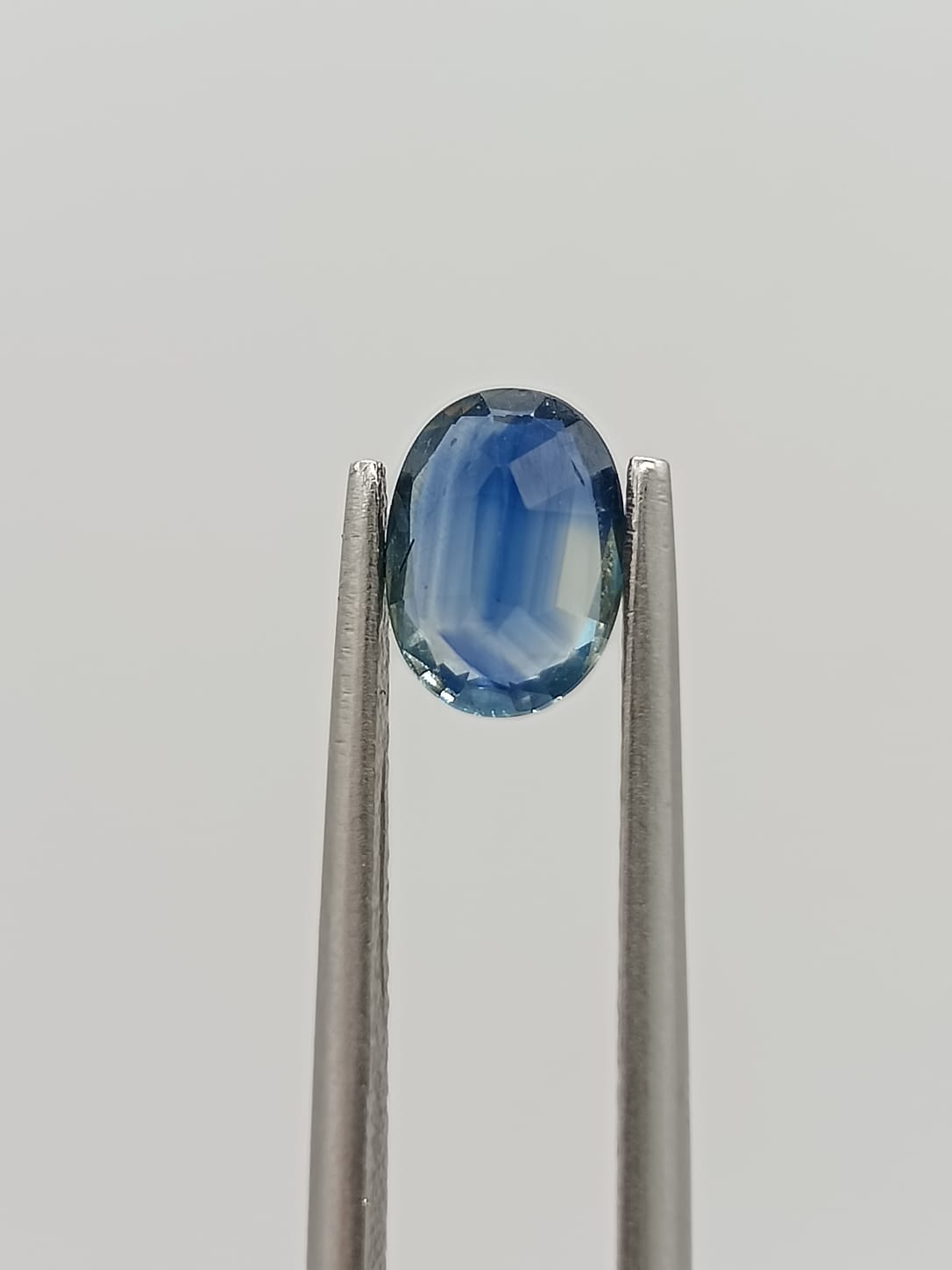 Zafiro ovalado de 0.94ct