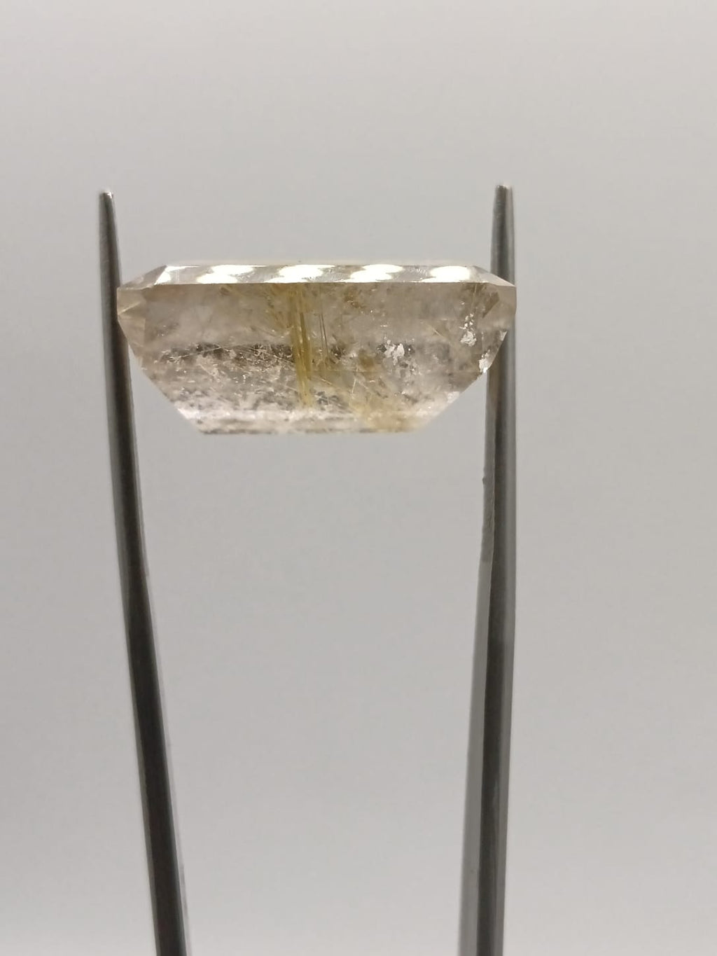 Cuarzo rutilado rectangular de 24.03ct