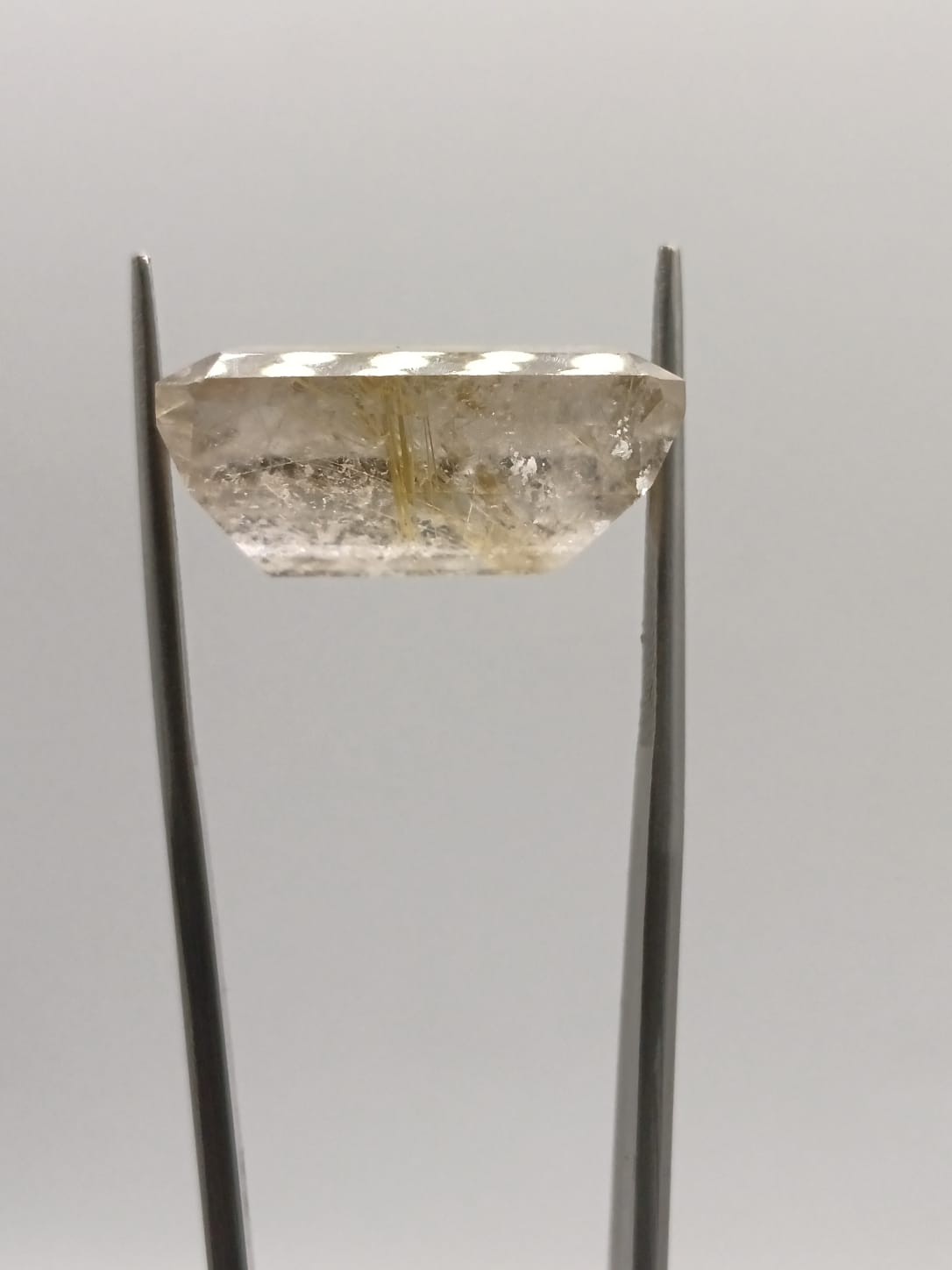 Cuarzo rutilado rectangular de 24.03ct