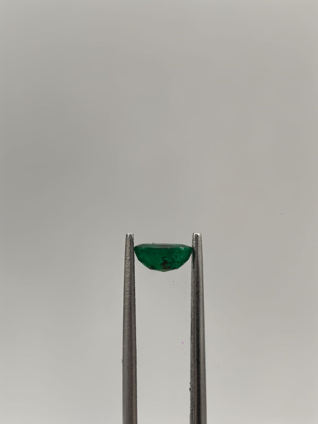 Esmeralda colombiana ovalada de 0.50ct