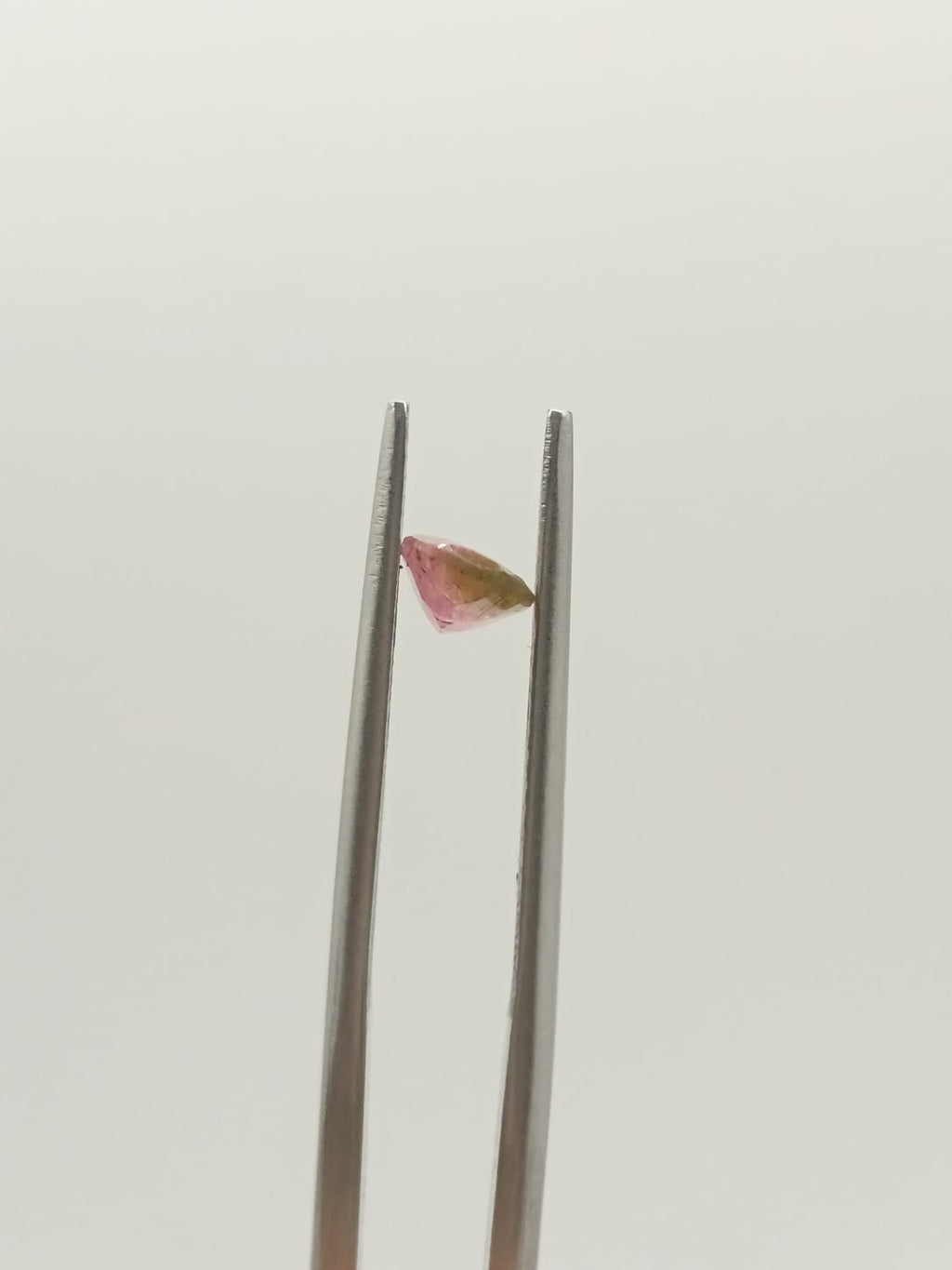 Turmalina sandia ovalada de 0.64ct