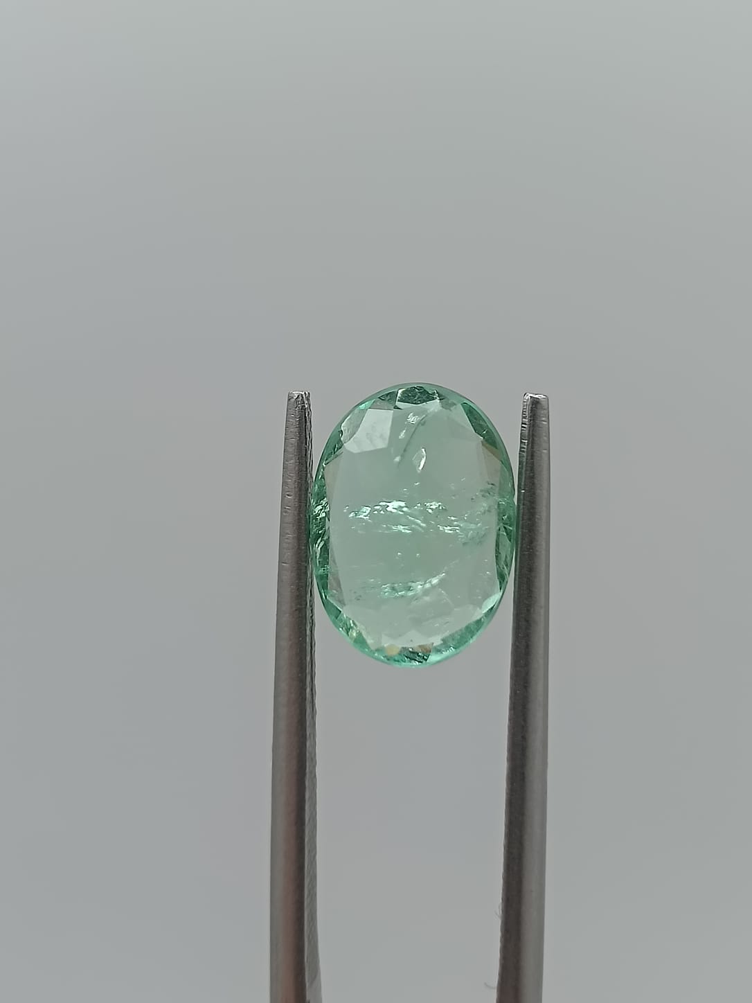 Esmeralda colombiana ovalada de 2.04ct
