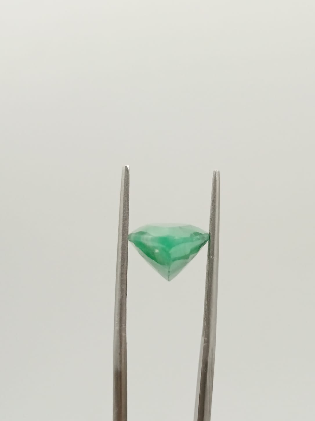 Esmeralda brasileña forma de gota de 5.56ct