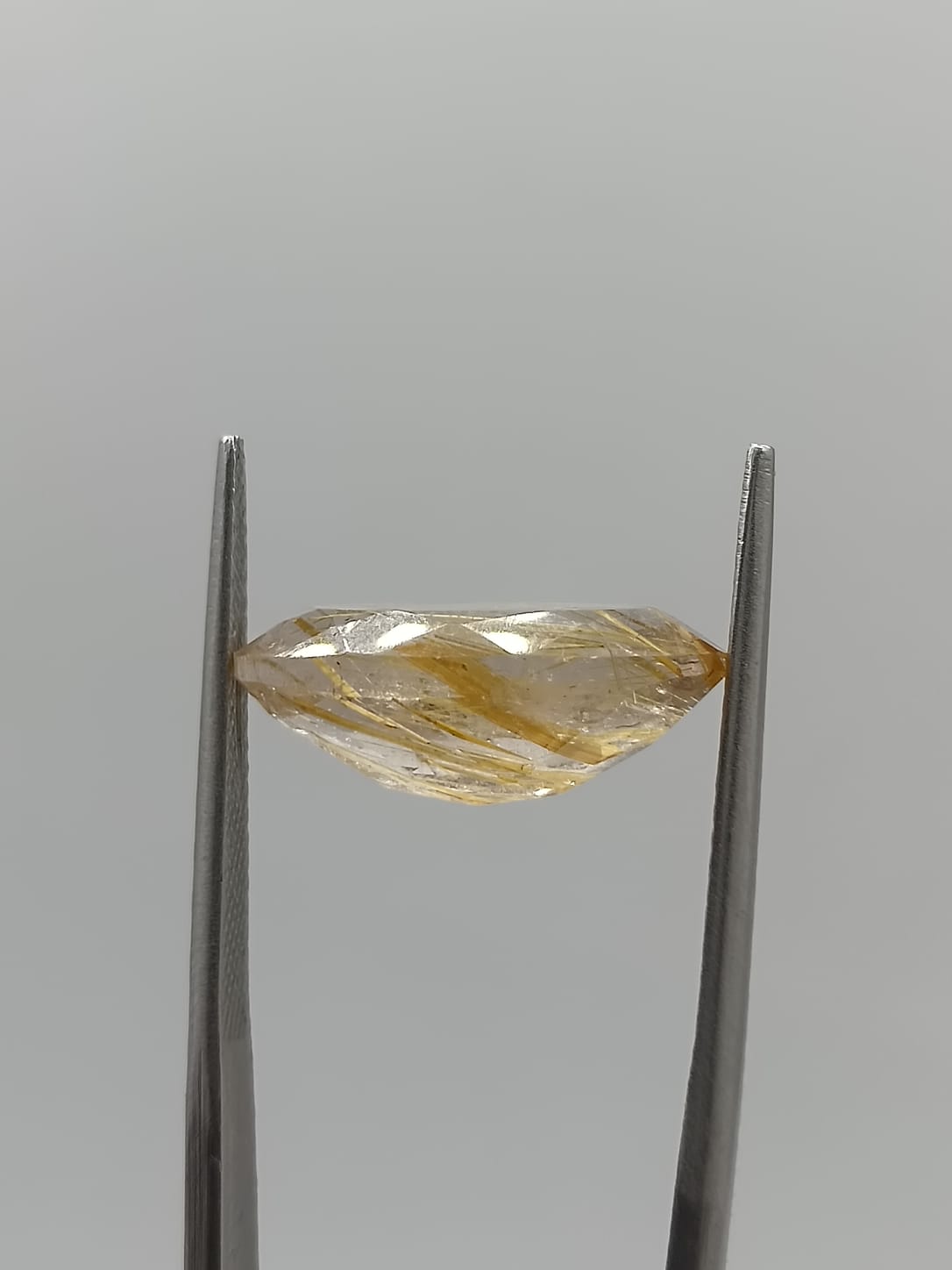 Cuarzo rutilado ovalado de 7.25ct