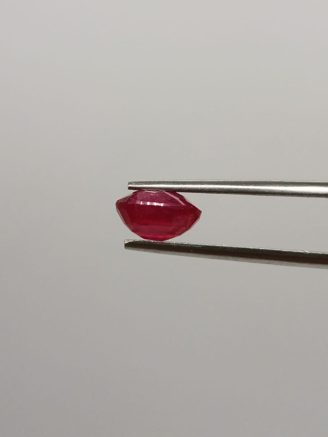 Rubi ovalado de 2.14ct