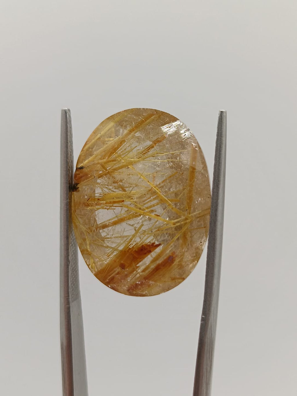 Cuarzo rutilado ovalado de 15.83ct
