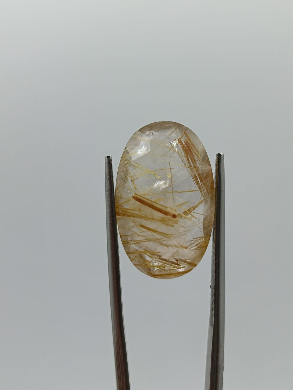 Cuarzo rutilado ovalado de 11.26ct