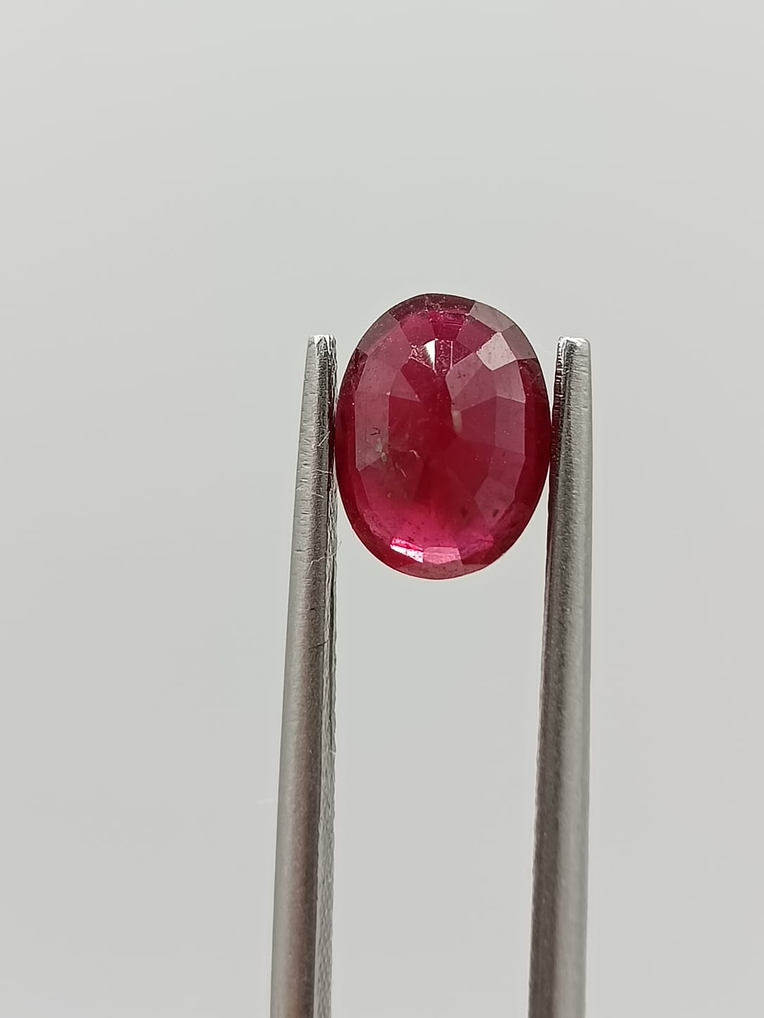 Rubí ovalado de 1.92ct