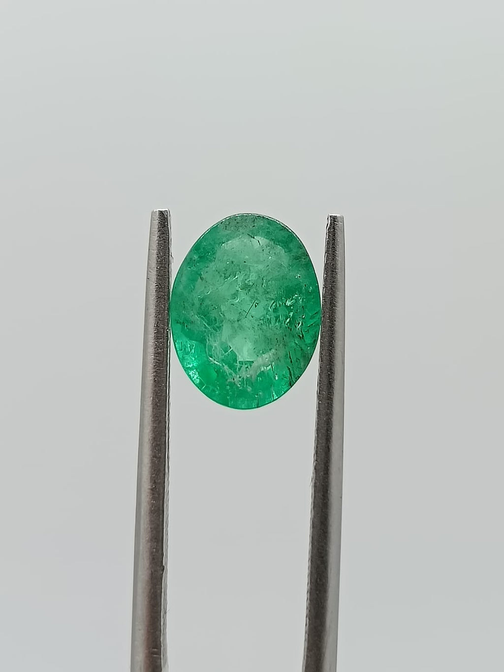 Esmeralda colombiana ovalada de 1.63ct