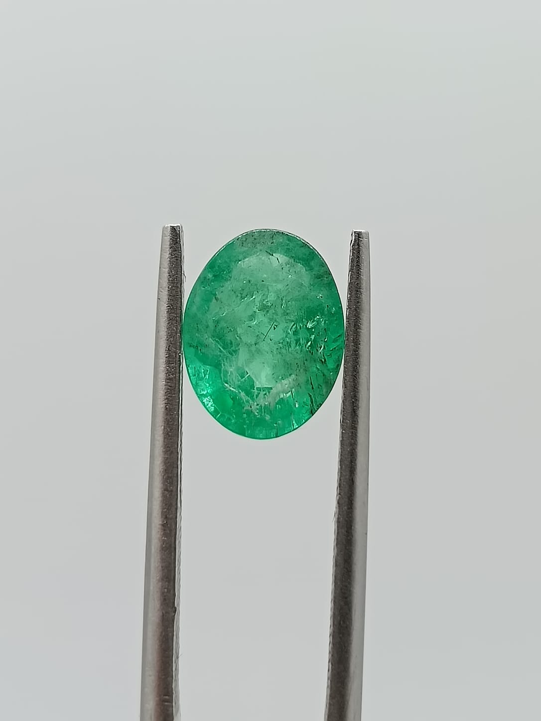 Esmeralda colombiana ovalada de 1.63ct