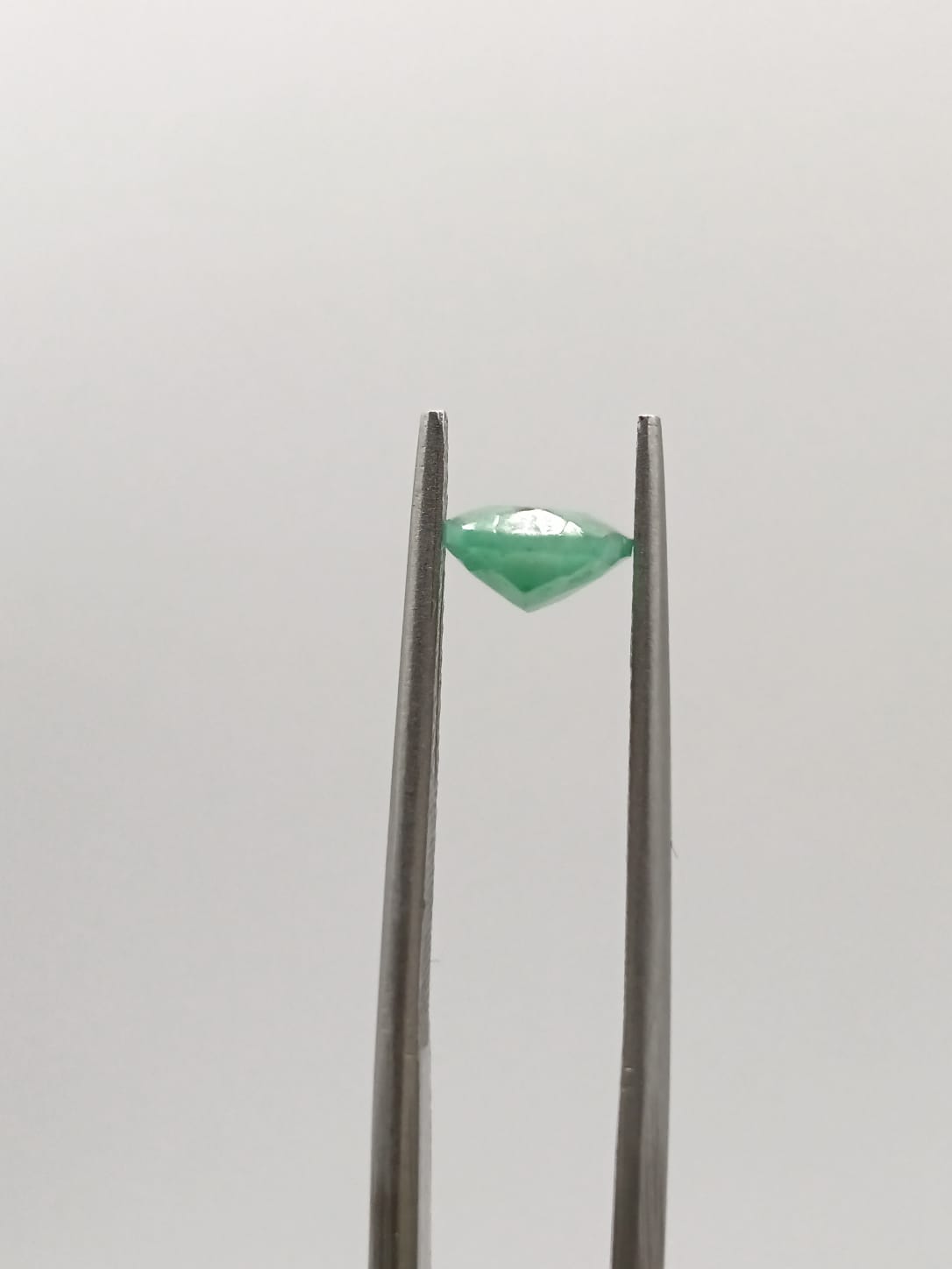 Esmeralda brasileña ovalada de 1.39ct