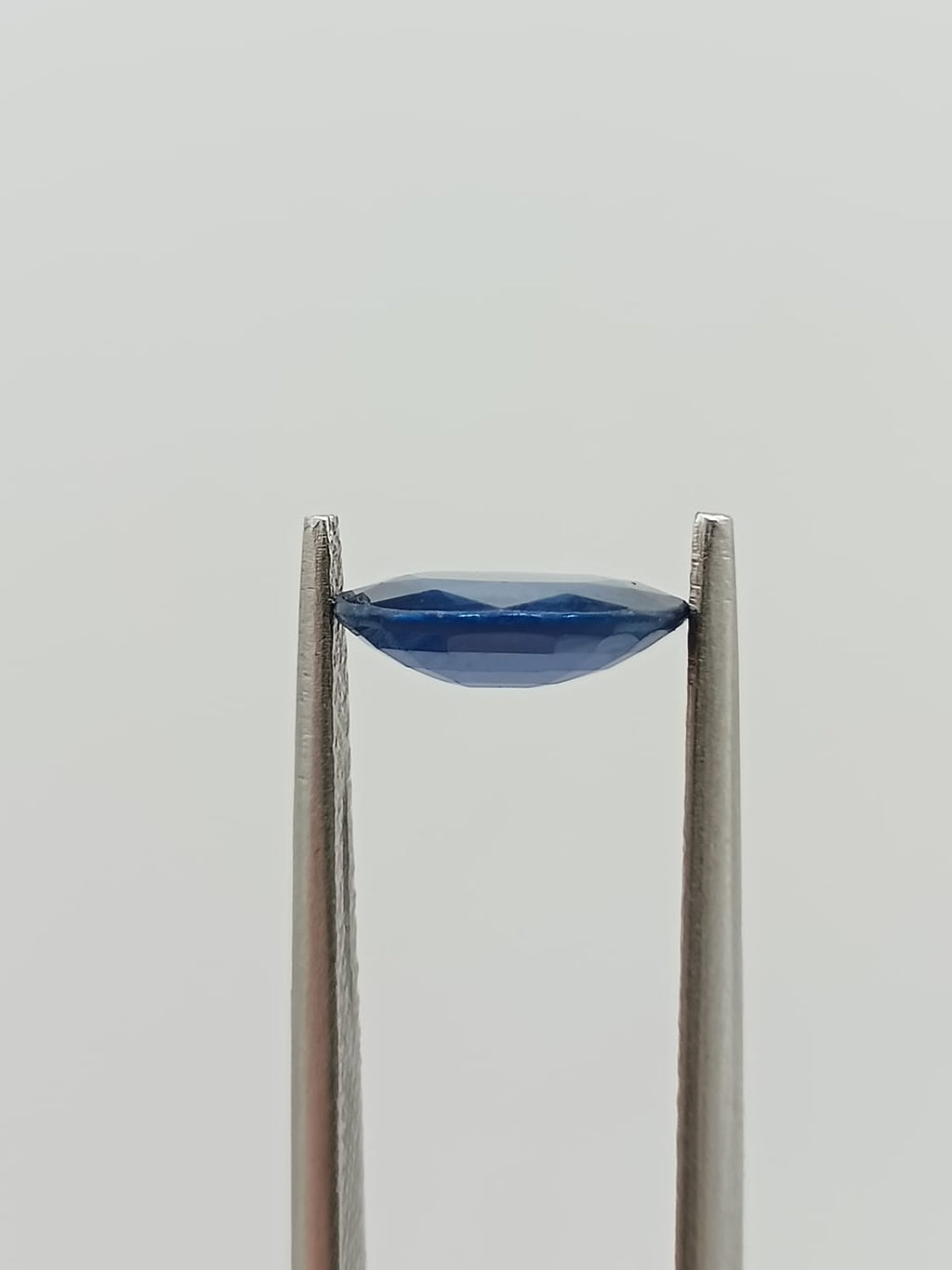 Zafiro ovalado de 1.21ct