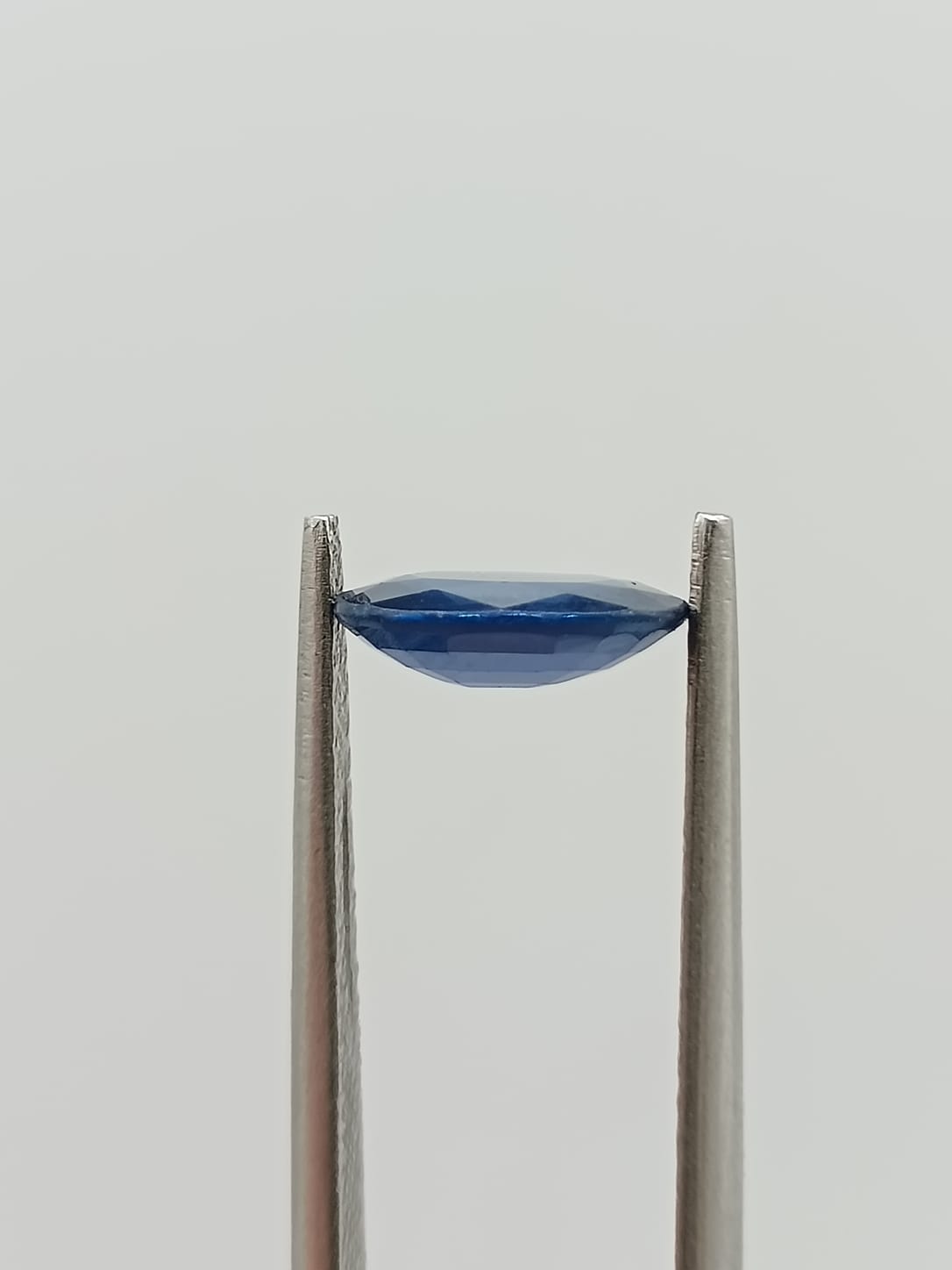 Zafiro ovalado de 1.21ct
