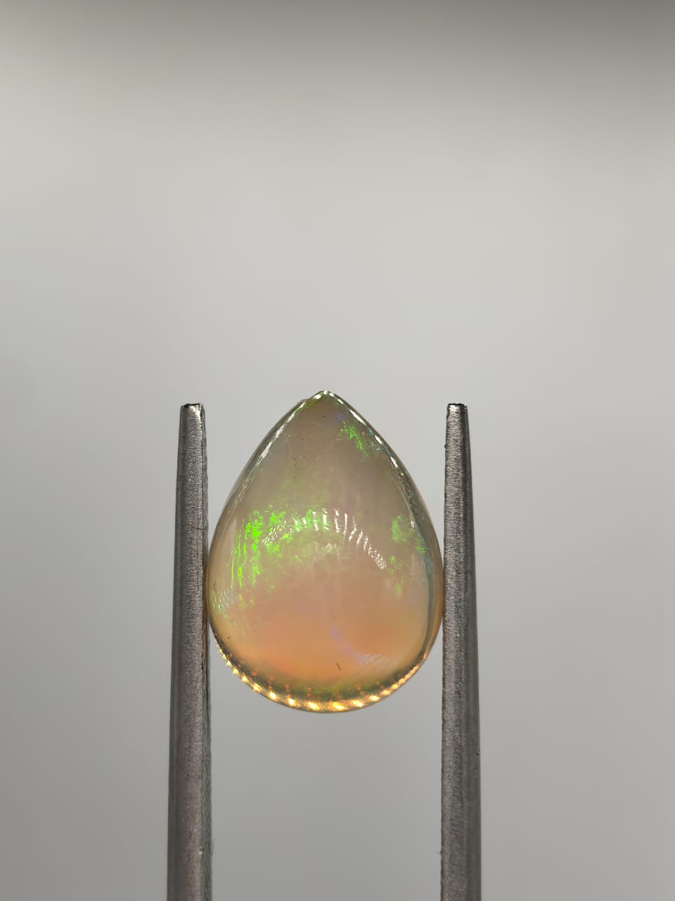 Ópalo forma de gota de 2.70ct