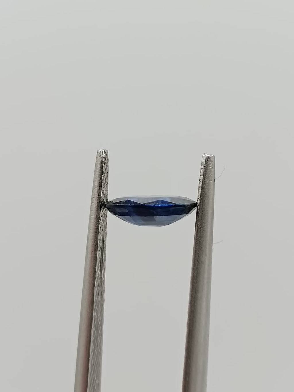 Zafiro ovalado de 0.81ct