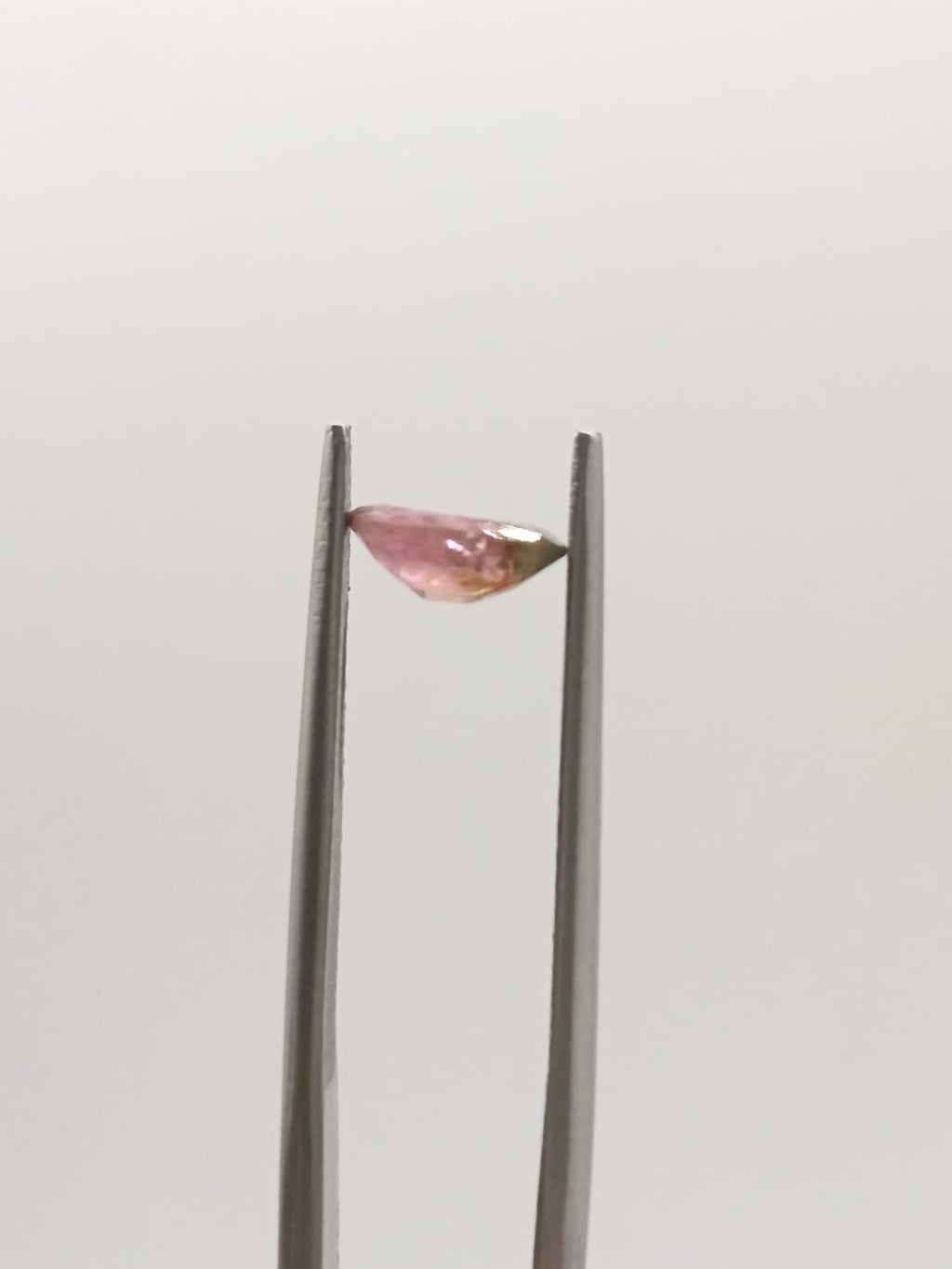 Turmalina sandia ovalada de 0.64ct