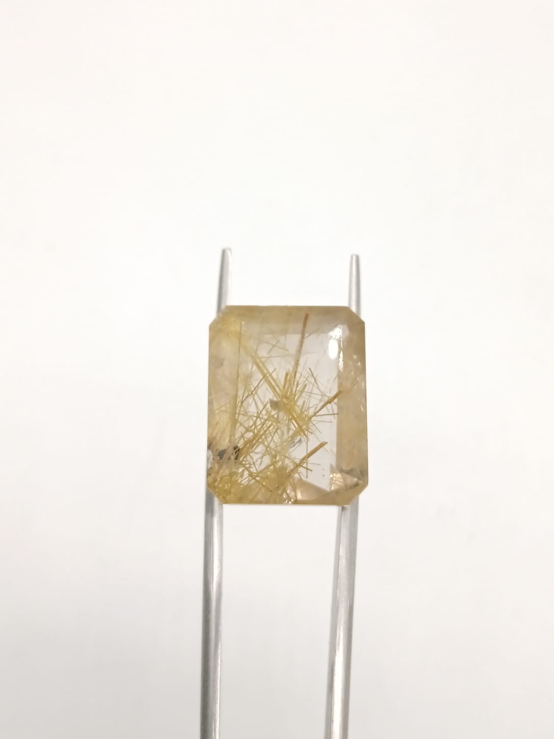 Cuarzo rutilado rectangular de 16.04ct
