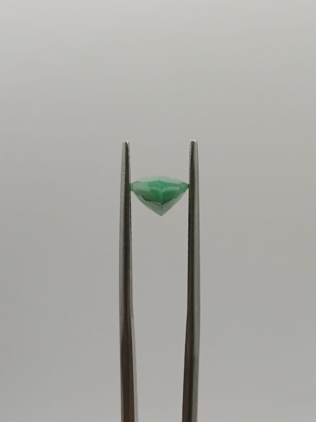 Esmeralda brasileña forma de gota de 2.04ct