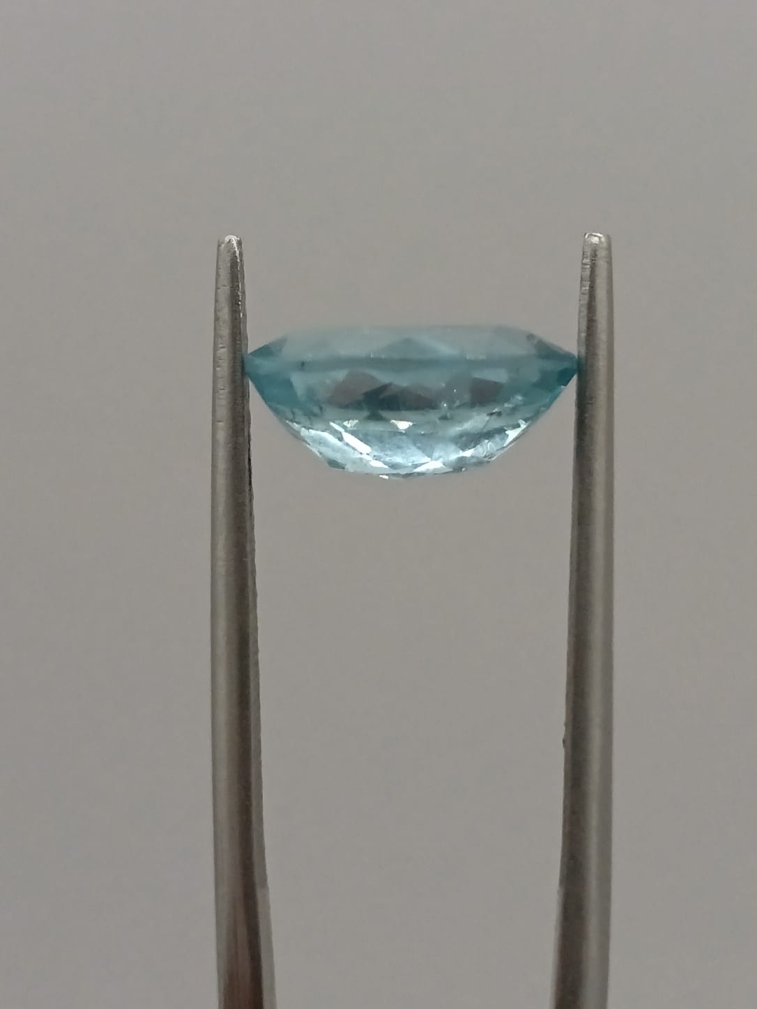 Aguamarina ovalada de 2.28ct
