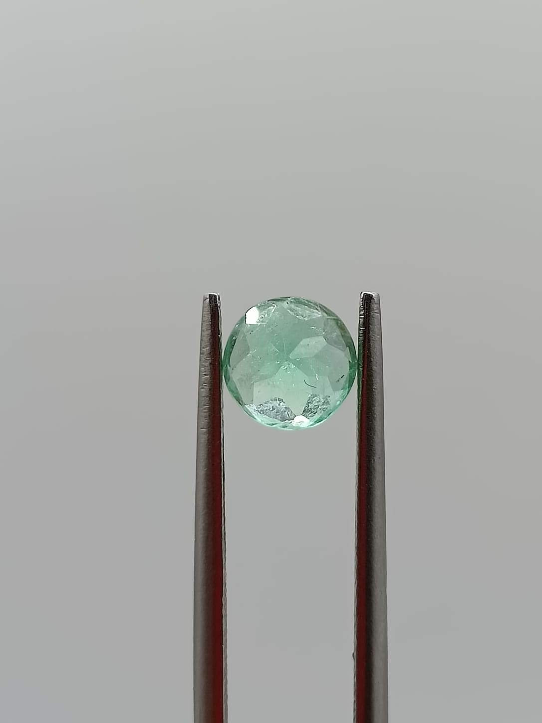 Esmeralda colombiana circular de 0.81ct