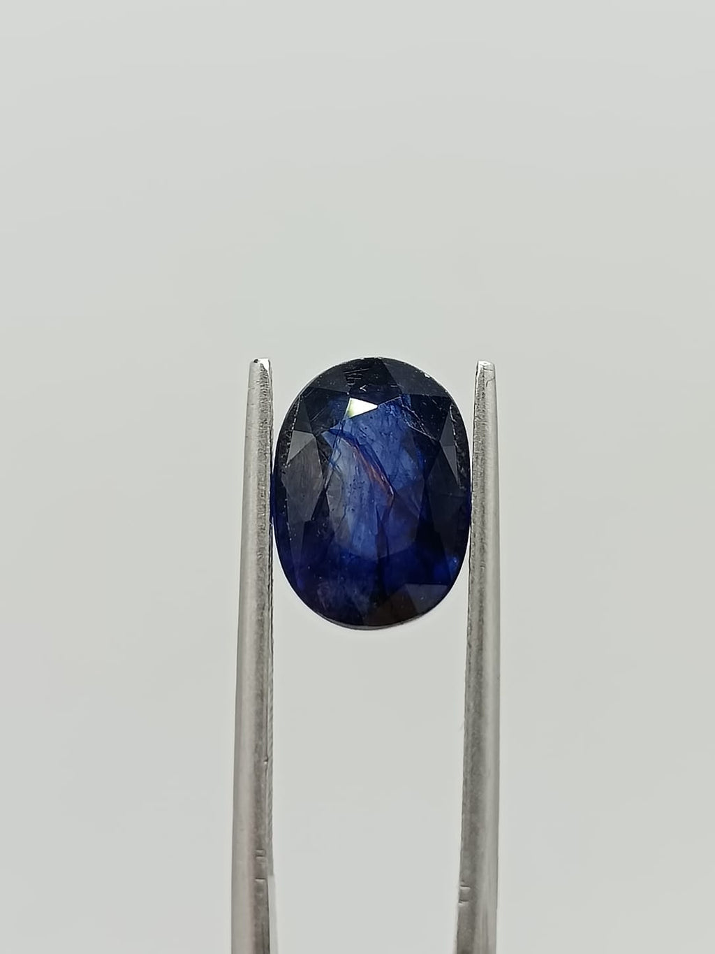 Zafiro ovalado de 6.32ct