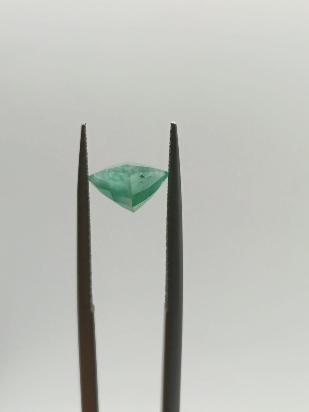 Esmeralda brasileña en forma de gota de 2.22ct