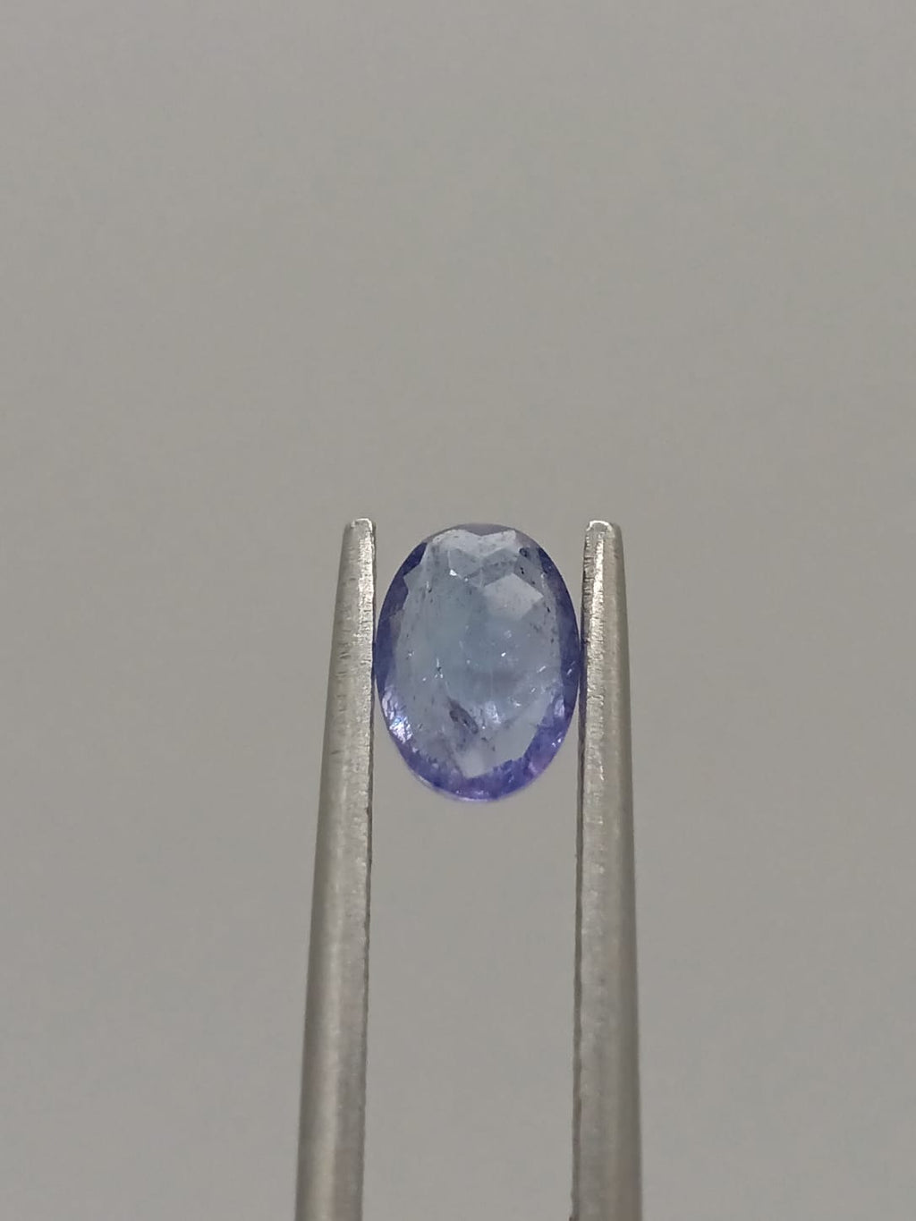 Tanzanita ovalada de 0.77ct