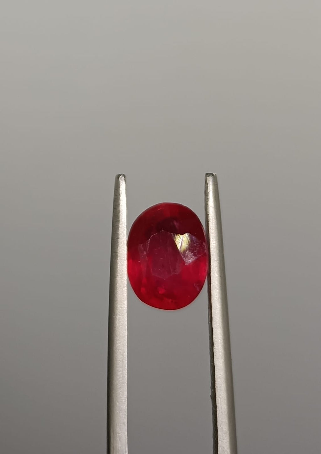 Rubi ovalado de 2.14ct