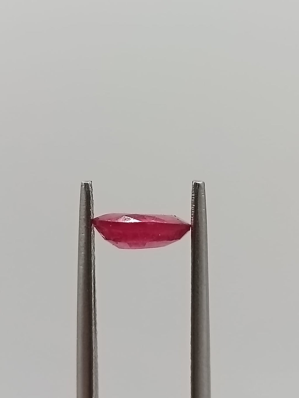 Rubí ovalado de 0.91ct