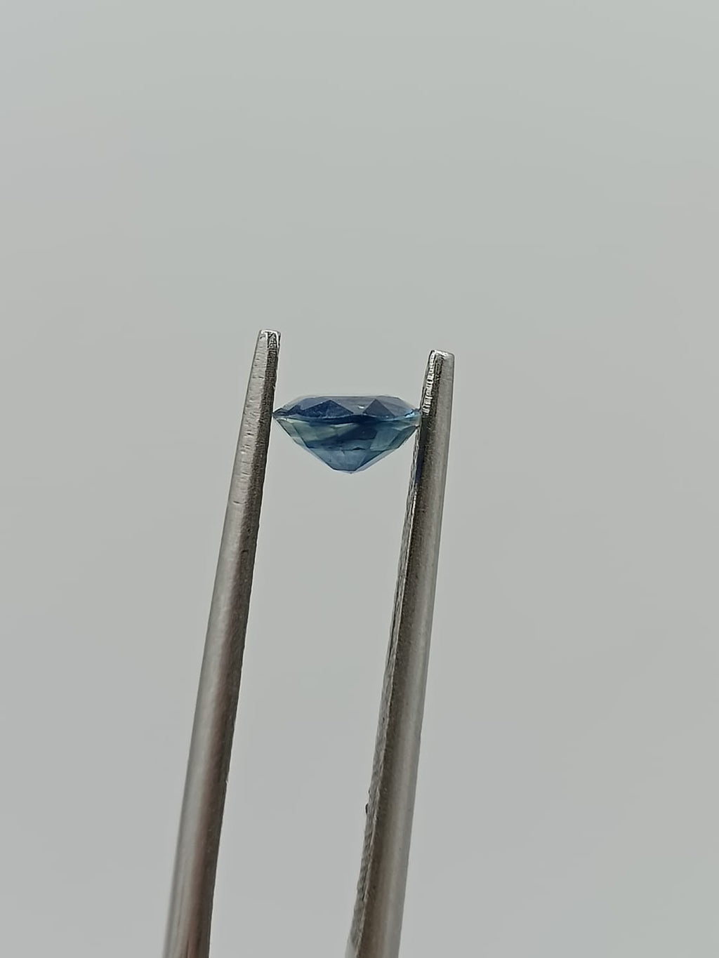 Zafiro ovalado de 0.94ct