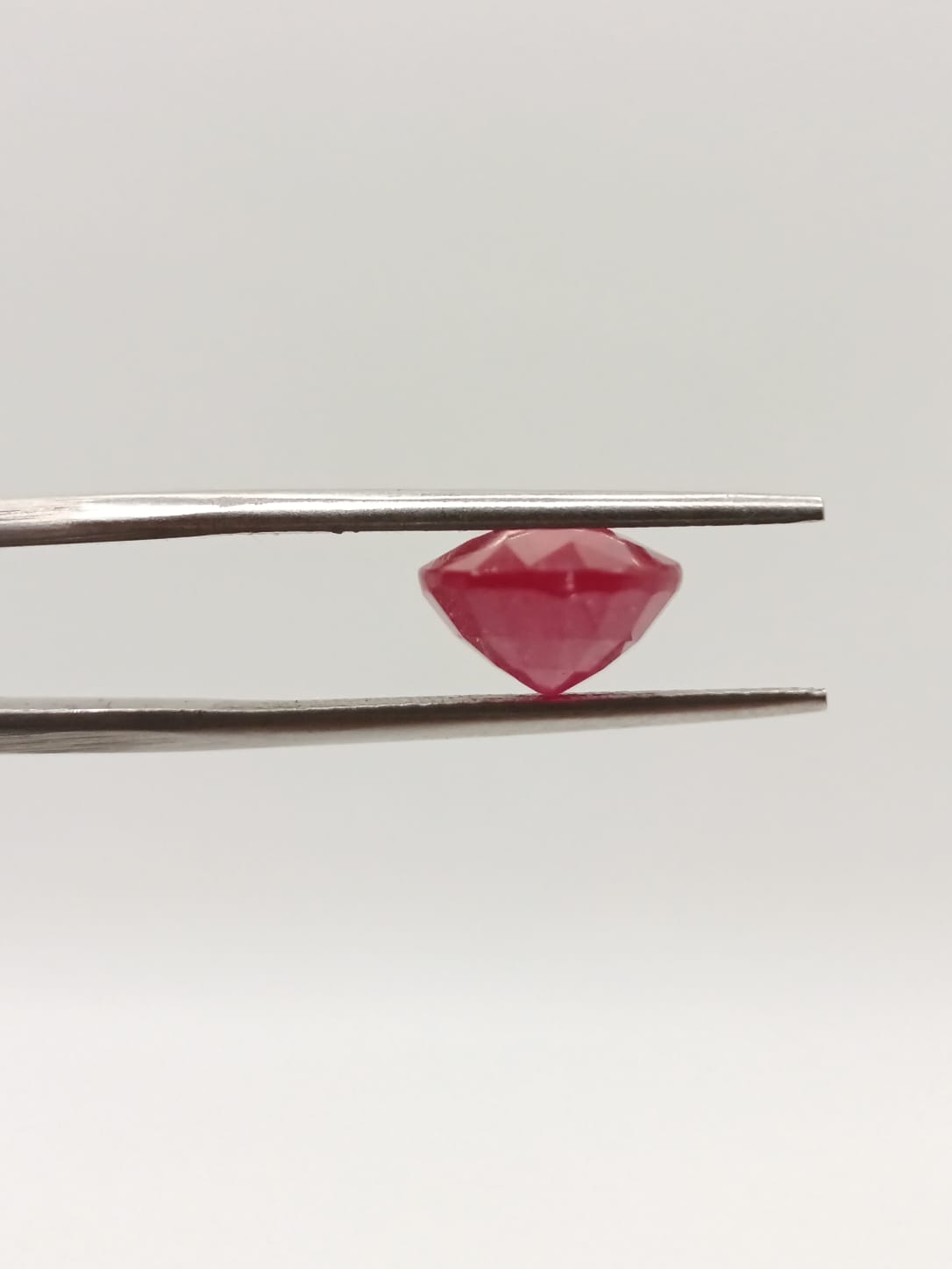 Rubí ovalado de 4.93ct