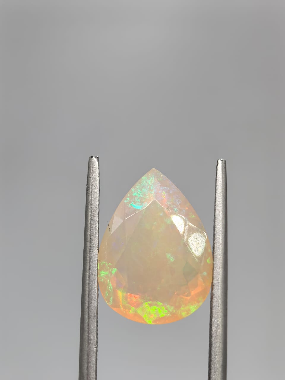 Ópalo forma de gota de 2.98ct