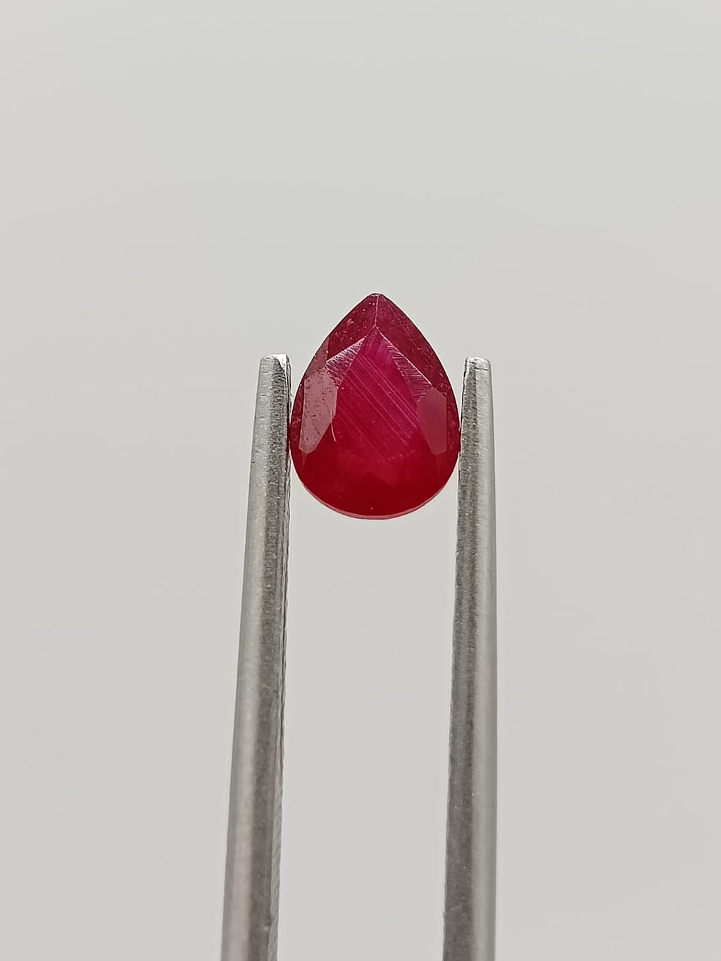 Rubí forma de gota de 0.83ct