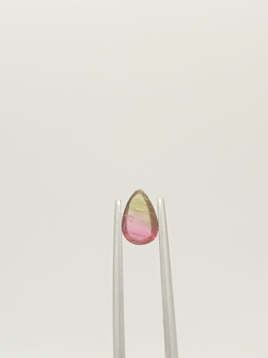 Turmalina sandia forma de gota de 0.68ct