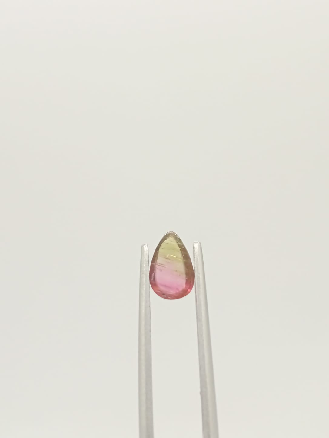 Turmalina sandia forma de gota de 0.68ct
