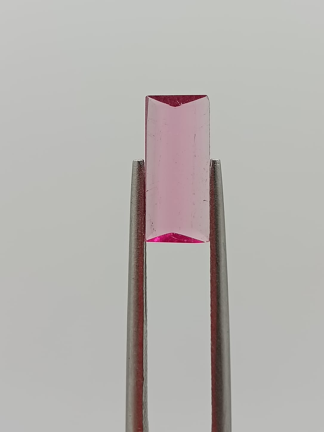Turmalina rosa rectangular de 0.81ct