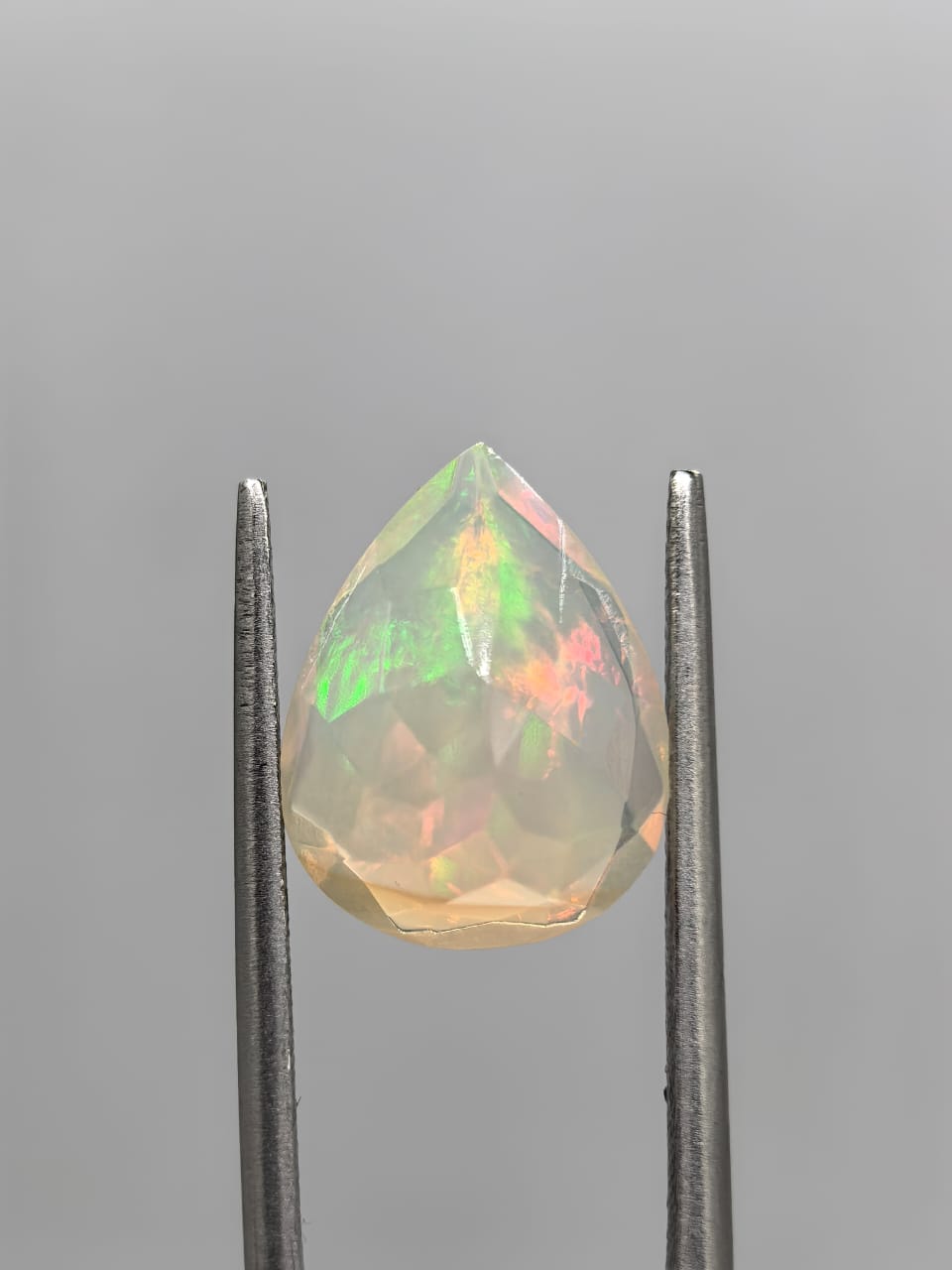 Ópalo forma de gota de 3.20ct