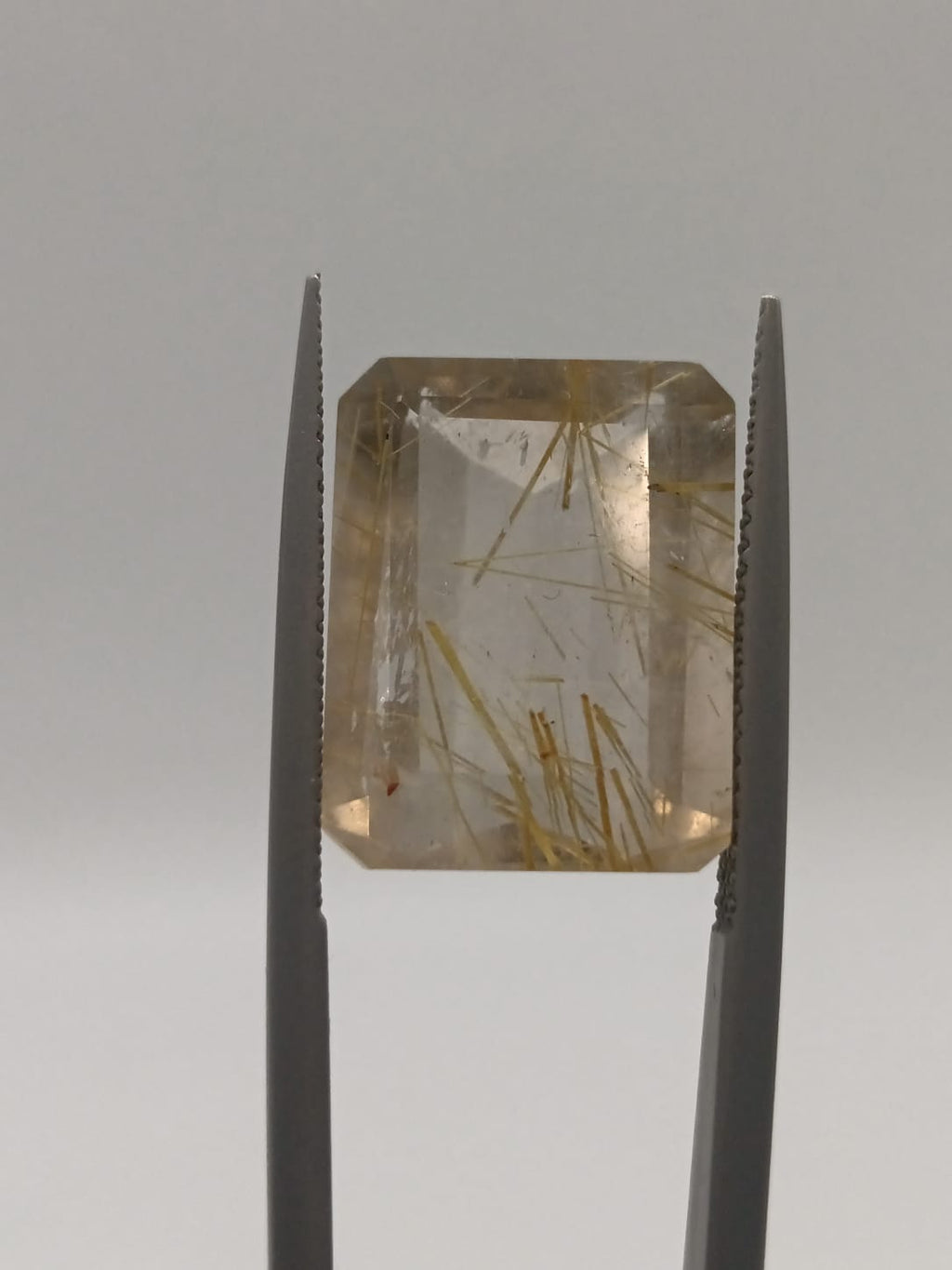 Cuarzo rutilado rectangular de 14.87ct